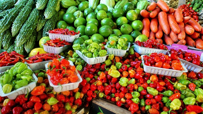 epicerie-ST TROPEZ-min_farmers-market-1329008